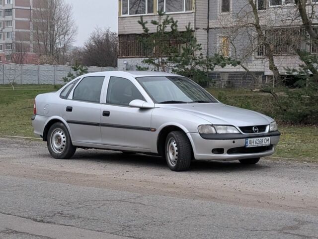 Серый Опель Вектра, объемом двигателя 1.8 л и пробегом 234 тыс. км за 1999 $, фото 6 на Automoto.ua
