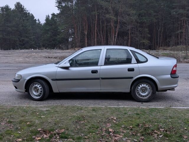 Серый Опель Вектра, объемом двигателя 1.8 л и пробегом 234 тыс. км за 1999 $, фото 1 на Automoto.ua