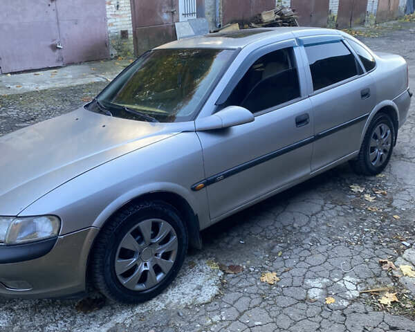 Серый Опель Вектра, объемом двигателя 1.6 л и пробегом 400 тыс. км за 1650 $, фото 3 на Automoto.ua