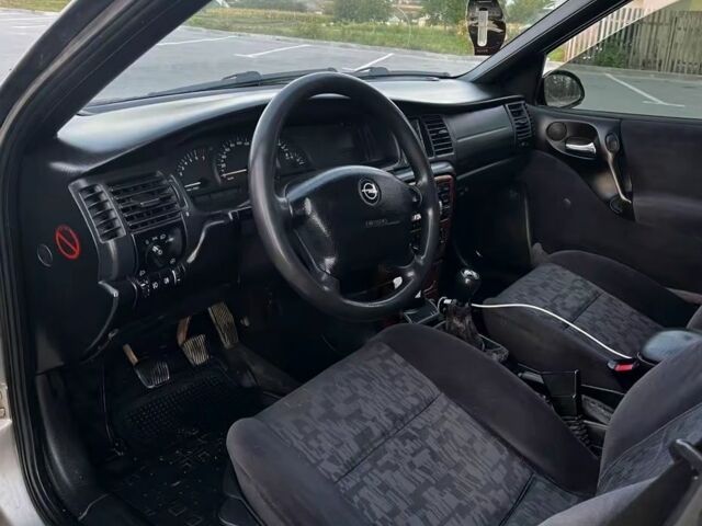 Сірий Опель Вектра, об'ємом двигуна 1.6 л та пробігом 300 тис. км за 1700 $, фото 1 на Automoto.ua