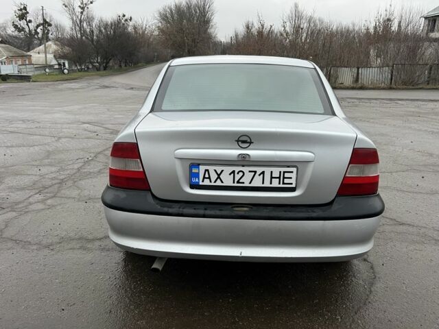 Серый Опель Вектра, объемом двигателя 1.8 л и пробегом 356 тыс. км за 1750 $, фото 1 на Automoto.ua