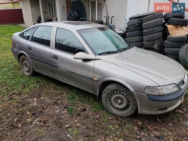 Серый Опель Вектра, объемом двигателя 1.8 л и пробегом 300 тыс. км за 650 $, фото 2 на Automoto.ua