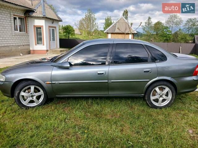 Серый Опель Вектра, объемом двигателя 2 л и пробегом 412 тыс. км за 2800 $, фото 3 на Automoto.ua