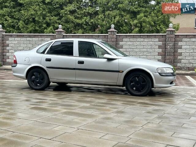 Серый Опель Вектра, объемом двигателя 1.8 л и пробегом 300 тыс. км за 1200 $, фото 7 на Automoto.ua