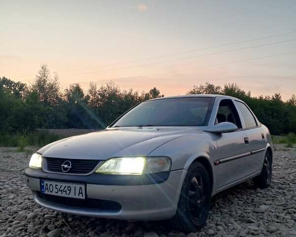 Серый Опель Вектра, объемом двигателя 1.8 л и пробегом 290 тыс. км за 1900 $, фото 2 на Automoto.ua
