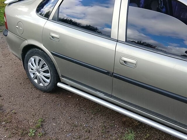 Серый Опель Вектра, объемом двигателя 1.8 л и пробегом 1 тыс. км за 2000 $, фото 5 на Automoto.ua