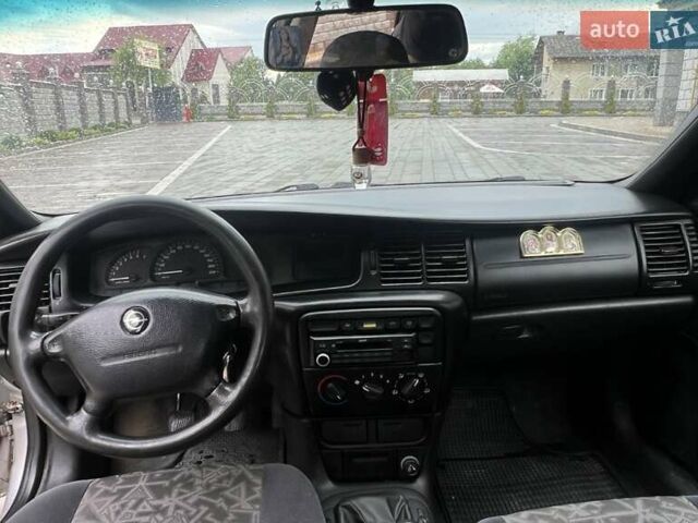 Серый Опель Вектра, объемом двигателя 1.8 л и пробегом 300 тыс. км за 1200 $, фото 6 на Automoto.ua