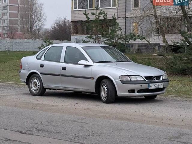 Серый Опель Вектра, объемом двигателя 1.8 л и пробегом 234 тыс. км за 1999 $, фото 4 на Automoto.ua