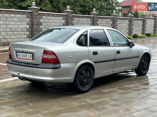 Серый Опель Вектра, объемом двигателя 1.8 л и пробегом 300 тыс. км за 1200 $, фото 2 на Automoto.ua