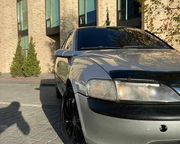 Серый Опель Вектра, объемом двигателя 1.6 л и пробегом 332 тыс. км за 1870 $, фото 3 на Automoto.ua