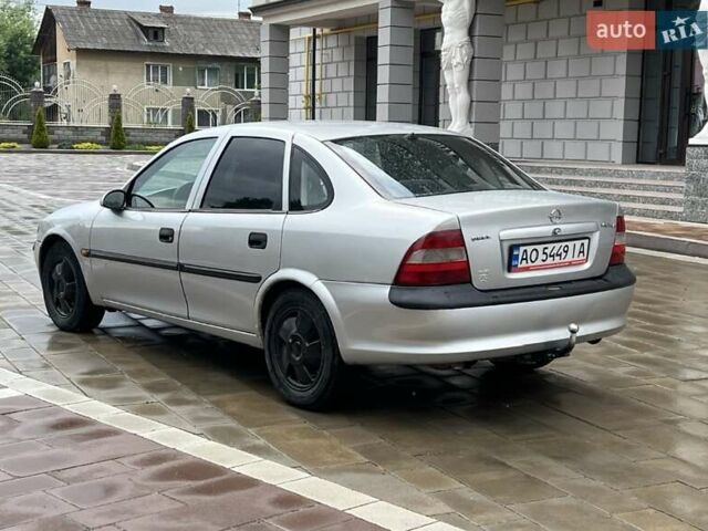 Серый Опель Вектра, объемом двигателя 1.8 л и пробегом 300 тыс. км за 1200 $, фото 3 на Automoto.ua