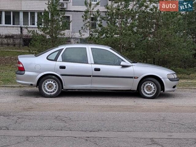 Серый Опель Вектра, объемом двигателя 1.8 л и пробегом 234 тыс. км за 1999 $, фото 9 на Automoto.ua