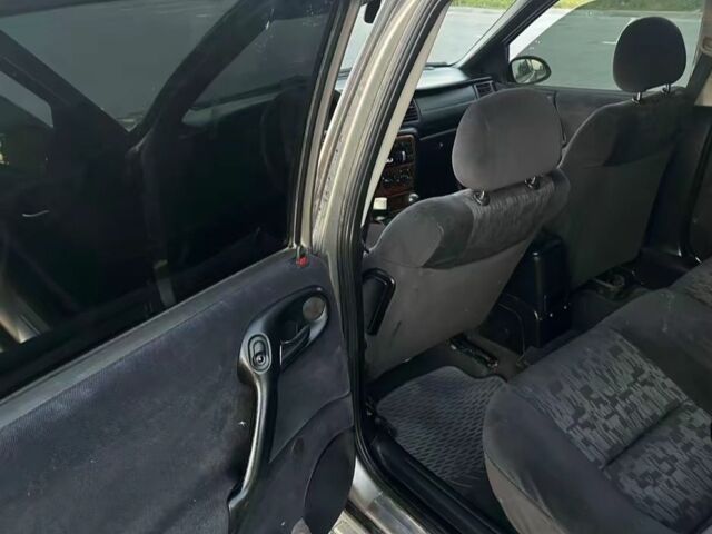 Сірий Опель Вектра, об'ємом двигуна 1.6 л та пробігом 300 тис. км за 1700 $, фото 2 на Automoto.ua