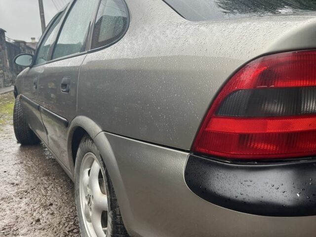 Серый Опель Вектра, объемом двигателя 1.6 л и пробегом 330 тыс. км за 1850 $, фото 3 на Automoto.ua