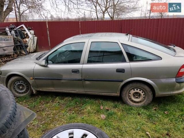 Серый Опель Вектра, объемом двигателя 1.8 л и пробегом 300 тыс. км за 650 $, фото 1 на Automoto.ua