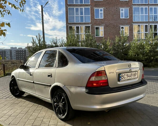 Серый Опель Вектра, объемом двигателя 1.6 л и пробегом 332 тыс. км за 1870 $, фото 9 на Automoto.ua