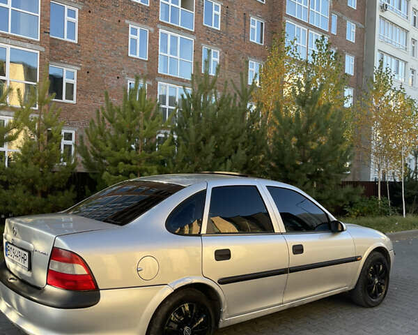 Серый Опель Вектра, объемом двигателя 1.6 л и пробегом 332 тыс. км за 1870 $, фото 1 на Automoto.ua