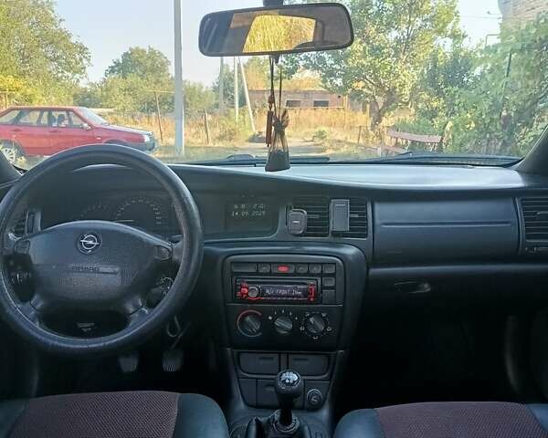 Сірий Опель Вектра, об'ємом двигуна 1.6 л та пробігом 351 тис. км за 2600 $, фото 6 на Automoto.ua