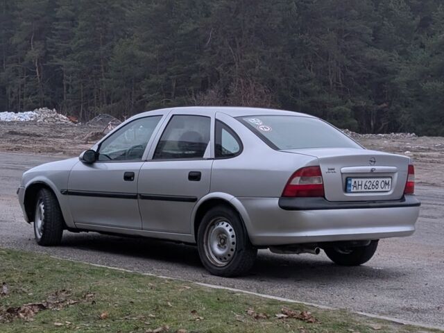 Серый Опель Вектра, объемом двигателя 1.8 л и пробегом 234 тыс. км за 1999 $, фото 2 на Automoto.ua