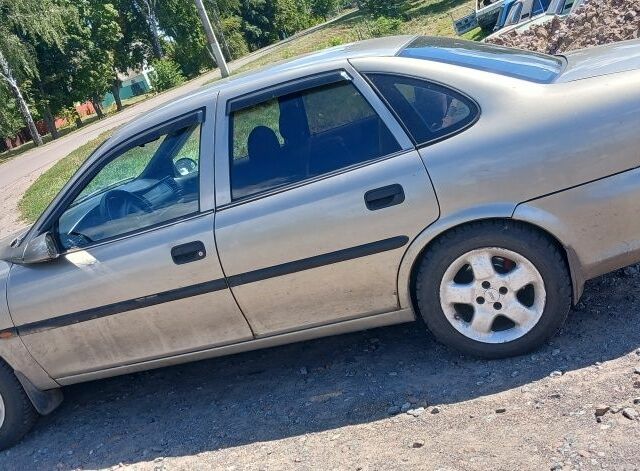 Сірий Опель Вектра, об'ємом двигуна 1.6 л та пробігом 300 тис. км за 1200 $, фото 2 на Automoto.ua