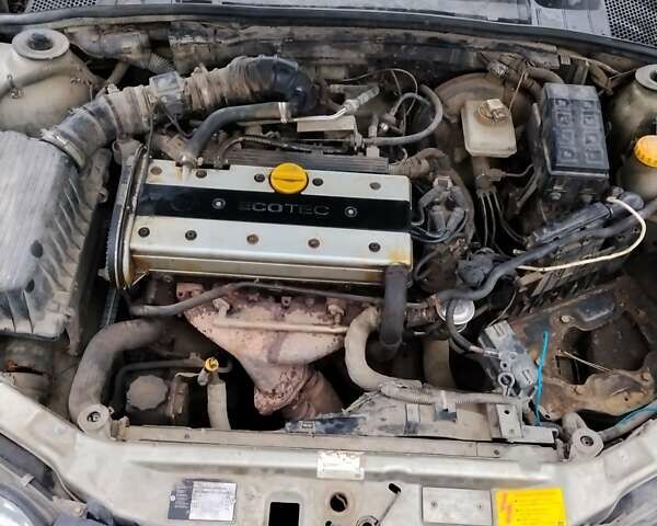 Серый Опель Вектра, объемом двигателя 1.8 л и пробегом 300 тыс. км за 650 $, фото 4 на Automoto.ua