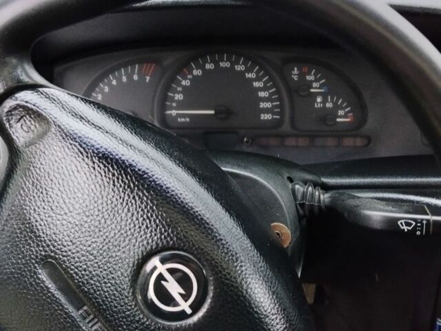 Сірий Опель Вектра, об'ємом двигуна 1.8 л та пробігом 300 тис. км за 650 $, фото 4 на Automoto.ua