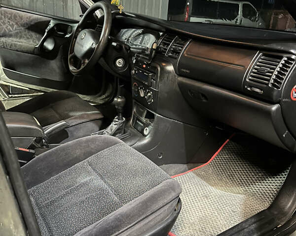 Серый Опель Вектра, объемом двигателя 1.6 л и пробегом 330 тыс. км за 1850 $, фото 9 на Automoto.ua