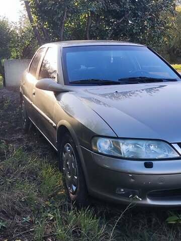 Серый Опель Вектра, объемом двигателя 2 л и пробегом 300 тыс. км за 2000 $, фото 1 на Automoto.ua