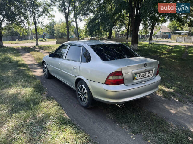 Серый Опель Вектра, объемом двигателя 2 л и пробегом 200 тыс. км за 2299 $, фото 3 на Automoto.ua