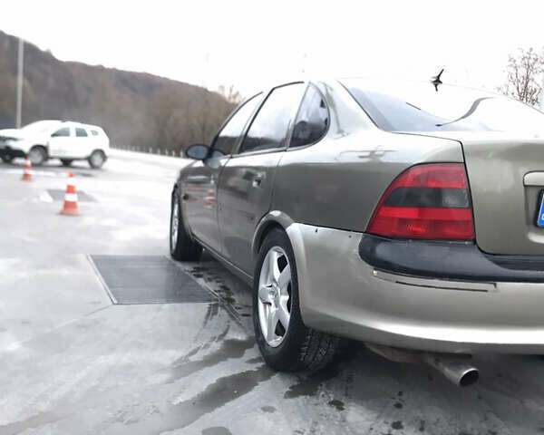 Сірий Опель Вектра, об'ємом двигуна 2.5 л та пробігом 367 тис. км за 2550 $, фото 5 на Automoto.ua
