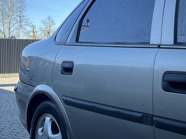 Серый Опель Вектра, объемом двигателя 1.8 л и пробегом 520 тыс. км за 2000 $, фото 6 на Automoto.ua