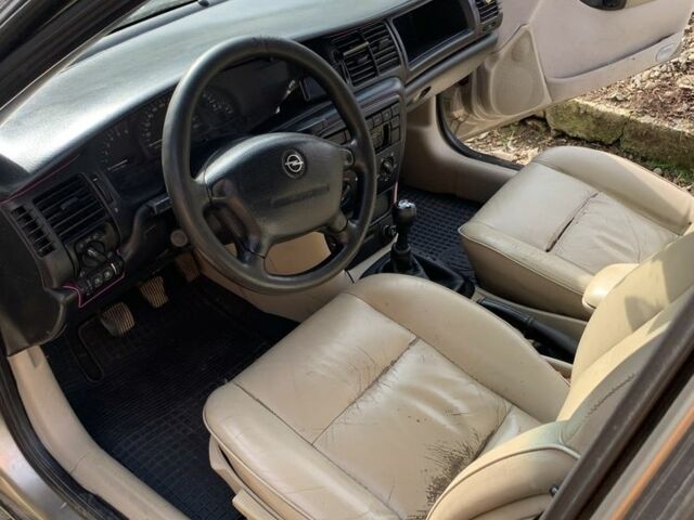 Серый Опель Вектра, объемом двигателя 1.6 л и пробегом 3 тыс. км за 1800 $, фото 3 на Automoto.ua