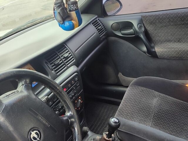 Серый Опель Вектра, объемом двигателя 1.8 л и пробегом 240 тыс. км за 2500 $, фото 5 на Automoto.ua