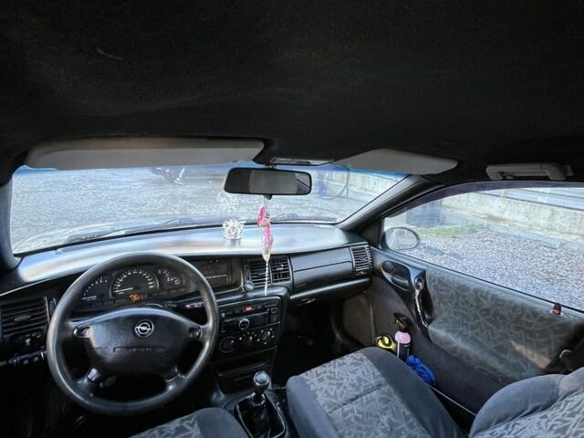 Серый Опель Вектра, объемом двигателя 1.8 л и пробегом 520 тыс. км за 2000 $, фото 7 на Automoto.ua