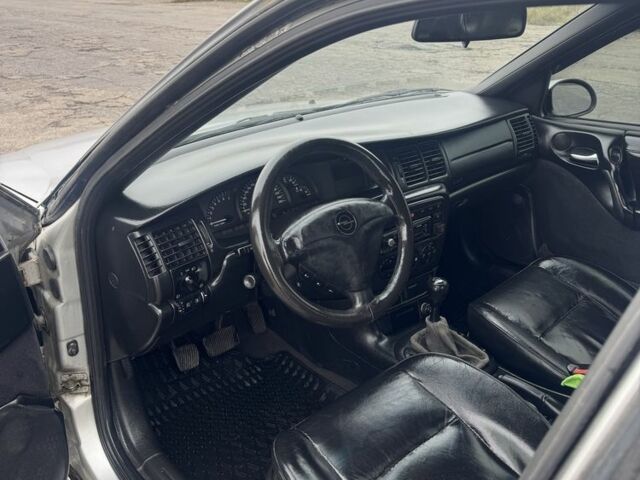 Сірий Опель Вектра, об'ємом двигуна 2 л та пробігом 319 тис. км за 1750 $, фото 10 на Automoto.ua