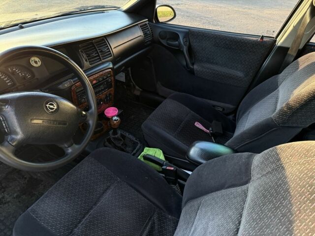 Сірий Опель Вектра, об'ємом двигуна 2 л та пробігом 270 тис. км за 1999 $, фото 6 на Automoto.ua