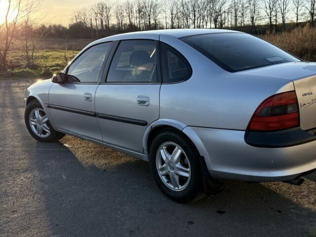 Сірий Опель Вектра, об'ємом двигуна 2 л та пробігом 270 тис. км за 1999 $, фото 4 на Automoto.ua