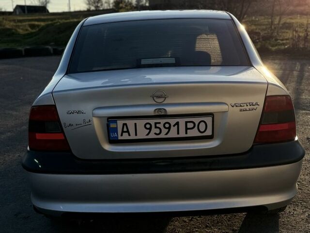 Сірий Опель Вектра, об'ємом двигуна 2 л та пробігом 270 тис. км за 1999 $, фото 5 на Automoto.ua