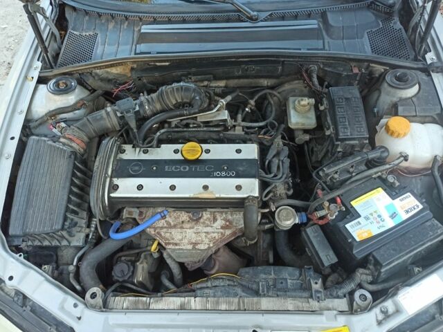 Серый Опель Вектра, объемом двигателя 1.8 л и пробегом 320 тыс. км за 2800 $, фото 7 на Automoto.ua