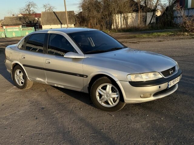 Сірий Опель Вектра, об'ємом двигуна 2 л та пробігом 270 тис. км за 1999 $, фото 2 на Automoto.ua