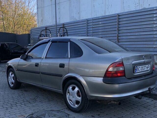 Серый Опель Вектра, объемом двигателя 1.8 л и пробегом 520 тыс. км за 2000 $, фото 2 на Automoto.ua