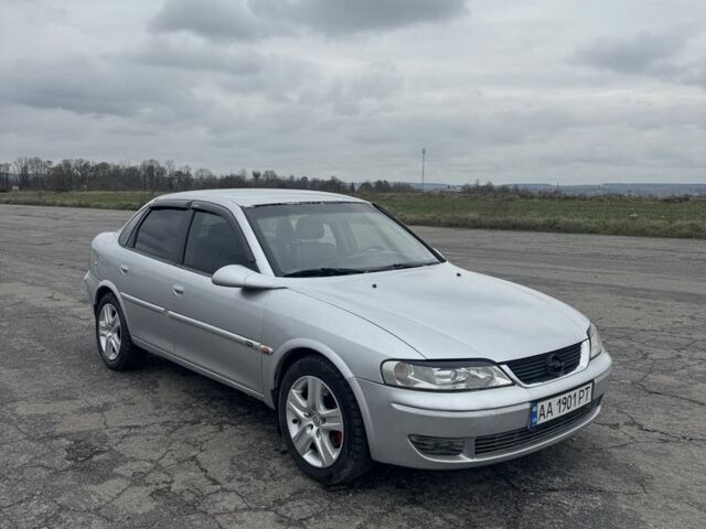 Сірий Опель Вектра, об'ємом двигуна 2 л та пробігом 319 тис. км за 1750 $, фото 2 на Automoto.ua