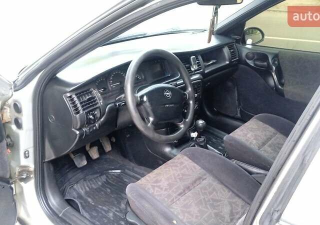 Опель Вектра 1997 в Вознесенске на Automoto.ua Серый Опель Вектра, объемом двигателя 1.6 л и пробегом 30 тыс. км за 2500 $, фото 4 на Automoto.ua
