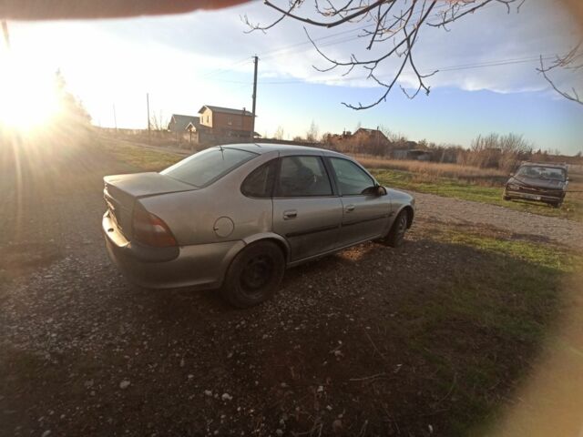 Серый Опель Вектра, объемом двигателя 2 л и пробегом 250 тыс. км за 1350 $, фото 4 на Automoto.ua