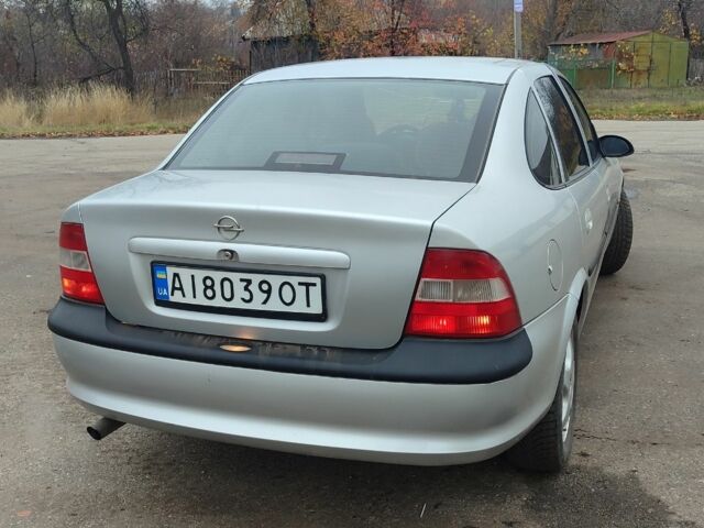 Серый Опель Вектра, объемом двигателя 1.8 л и пробегом 240 тыс. км за 2500 $, фото 2 на Automoto.ua