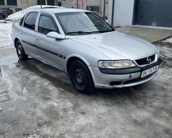 Серый Опель Вектра, объемом двигателя 1.6 л и пробегом 325 тыс. км за 1750 $, фото 1 на Automoto.ua