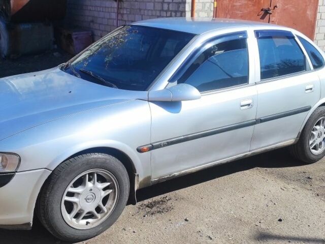 Серый Опель Вектра, объемом двигателя 2 л и пробегом 446 тыс. км за 3400 $, фото 2 на Automoto.ua