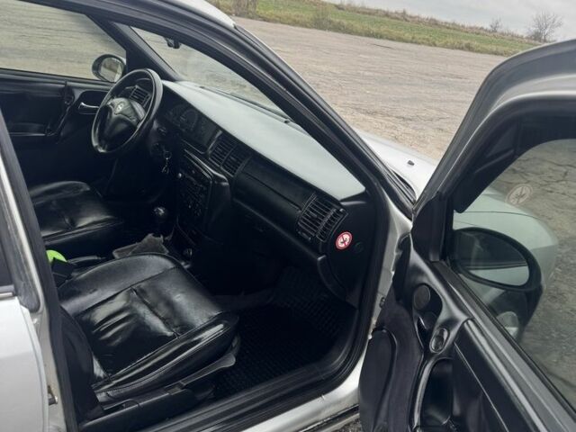 Сірий Опель Вектра, об'ємом двигуна 2 л та пробігом 319 тис. км за 1750 $, фото 13 на Automoto.ua