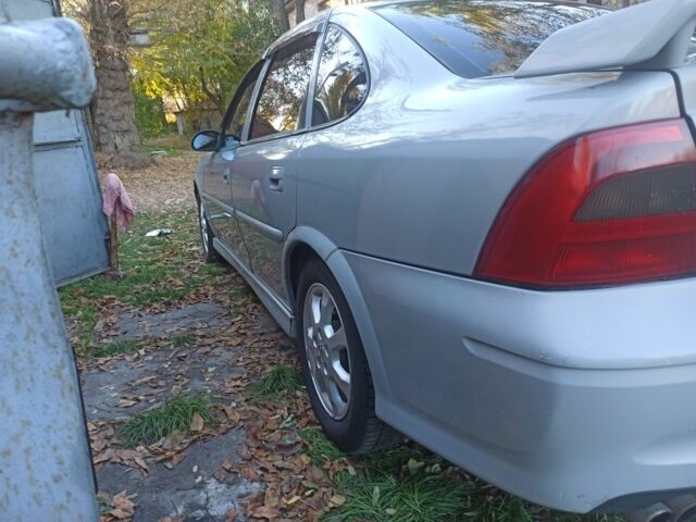 Серый Опель Вектра, объемом двигателя 1.8 л и пробегом 320 тыс. км за 2800 $, фото 2 на Automoto.ua