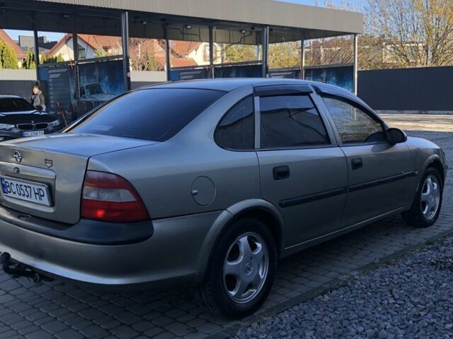 Серый Опель Вектра, объемом двигателя 1.8 л и пробегом 520 тыс. км за 2000 $, фото 4 на Automoto.ua